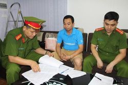 Bắt cán bộ Phòng chính sách Ban dân tộc tỉnh Nghệ An