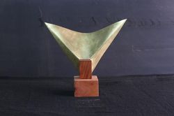 Nữ điêu khắc trẻ Lập Phương với trưng bày 'Âm dương'