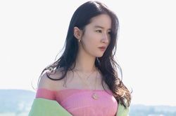 'Thần tiên tỷ tỷ' Lưu Diệc Phi tuổi 33 vẫn gây xao xuyến