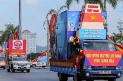 Diễu hành xe tuyên truyền cổ động về chủ quyền và phát triển bền vững biển, đảo Việt Nam