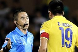 Trọng tài bắt sai trong trận có mặt CLB Nam Định tại V.League 2020 khiến GDKT CLB Nam Định phải bức xúc