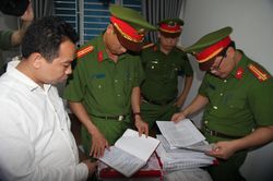 Bắt khẩn cấp một cán bộ tỉnh Nghệ An