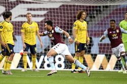 Man City và Arsenal 'trợ giúp,' Aston Villa có hy vọng trụ hạng
