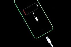 Cách khắc phục tình trạng iPhone sạc lâu đầy, không vào pin
