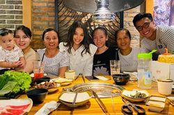 Hotgirl ngoại quốc xuất hiện thân mật bên thủ môn Bùi Tiến Dũng: Nhan sắc đỉnh cao nhưng profile mới là điều đáng chú ý!