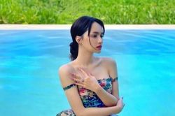 Hương Giang diện đầm xẻ cao tít tắp, để lộ nội y nhưng chẳng kém sang tí nào