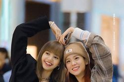 Trót hứa hẹn với Somi, Lisa (BLACKPINK) được đàn em khen ngợi hết lời vì đã giữ chữ tín