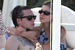 Brooklyn Beckham và bạn gái cưới theo nghi lễ Do Thái