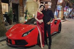 'Nhức mắt' gu thời trang sang chảnh, sexy của bà xã ca sĩ Tuấn Hưng