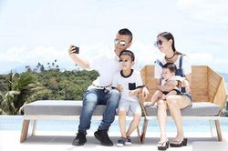 Bỏ bê con nhiều năm trời, khi lớn cậu bé nói 1 câu trên sóng truyền hình khiến nữ diễn viên 'tím mặt'