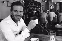 Buôn bán thua lỗ, ngôi sao Juan Mata tính chuyện rời M.U