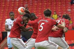 Pogba bị chửi 'sấp mặt' vì dùng tay cản bóng vào mặt, khiến M.U bị thủng lưới