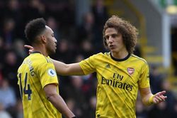 Đội hình tiêu biểu vòng 37 Premier League: Sốc toàn tập