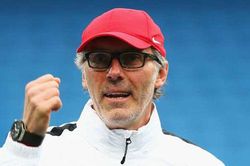 Barca mời HLV Blanc thay Quique Setien?