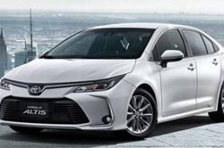 Toyota Corolla Altis giảm giá hơn 120 triệu đồng, dọn kho đón bản mới