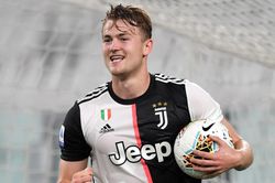 De Ligt thiết lập cột mốc ghi bàn cùng Juventus