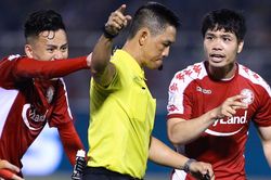 Công Phượng đòi 2 quả penalty cho CLB TP.HCM