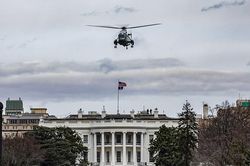 Binh sĩ thuộc phi đội trực thăng của Tổng thống Donald Trump dương tính với Covid-19