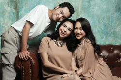 Thanh Lam khoe ảnh con trai tròn 22 tuổi, dân tình dành lời khen giống tài tử HongKong