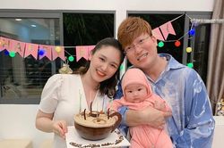 Mặc dù đã sinh cháu nhưng vợ Sỹ Luân vẫn không được mẹ chồng đón nhận