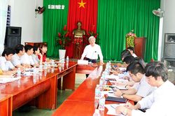 Ông Lê Xuân Thân làm việc với xã Cam Phước Tây