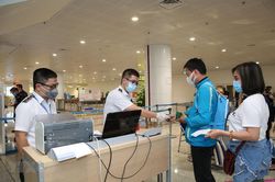 Hai phụ nữ nhập cảnh trái phép từ Trung Quốc suýt lên máy bay vào TP.HCM