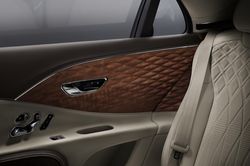 Bentley Flying Spur thêm nội thất gỗ sang trọng, cầu kỳ
