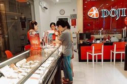 Giá vàng giảm mạnh sau khi đạt mức kỷ lục 56,1 triệu đồng/lượng