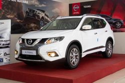 Giá xe ô tô hôm nay 25/7: Nissan X-Trail ưu đãi 30 triệu đồng
