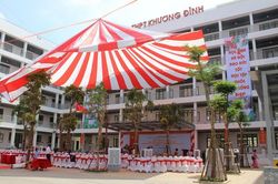 Quận Thanh Xuân: Gắn biển công trình Trường THPT Khương Đình chào mừng Đại hội Đảng bộ quận