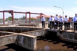 Có hay không việc nâng khống khối lượng bùn thải để rút tiền ngân sách?