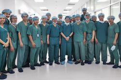 UBND TPHCM thưởng 100 triệu đồng cho ekip phẫu thuật Trúc Nhi - Diệu Nhi