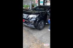 Thủ môn Văn Lâm phản ứng hài hước khi nhập hội 'rửa xe xong thì trời mưa'