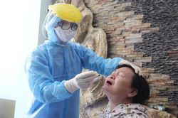 Đà Nẵng lấy mẫu xét nghiệm diện rộng nơi bệnh nhân COVID-19 sinh sống và lui tới