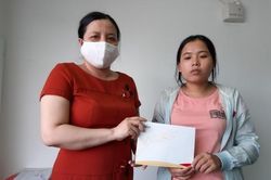 Người mẹ nghèo tha thiết có việc làm, kiếm tiền chữa bệnh cho con