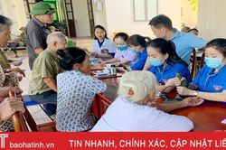 Khám, cấp phát thuốc miễn phí cho 200 đối tượng chính sách