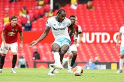 David Moyes và Antonio được thưởng lớn sau trận hòa như thắng M.U