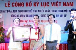 Ra mắt cùng lúc 9 DVD nhạc trữ tình, ca sĩ Triệu Trang nhận Kỷ lục Guinness Việt Nam
