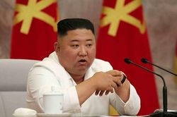 Ông Kim Jong Un họp khẩn Bộ Chính trị sau vụ vượt biên từ Hàn Quốc