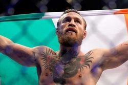 Hơn một triệu lượt xem McGregor ghi bàn trên sân bóng
