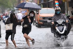 Hà Nội mưa, cảnh báo lũ quét miền núi