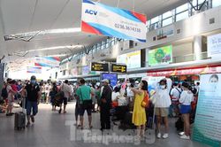 Các hãng hàng không bay thâu đêm đưa khách rời khỏi Đà Nẵng