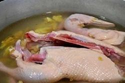 Cách khử mùi hôi khi luộc vịt