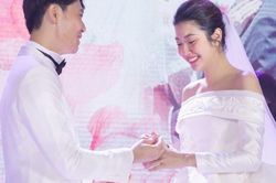 Những khoảnh khắc đẹp trong hôn lễ á hậu Thúy Vân