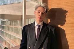 Đức Phúc nhuộm tóc bạch kim trông giống T.O.P (Big Bang)