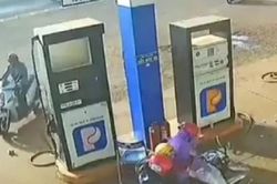 Truy tìm người đàn ông nhặt được cọc tiền rồi bỏ đi