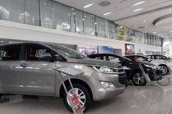 Lương 5 triệu, chồng nằng nặc đòi mua ô tô cho 'bằng bạn bằng bè'