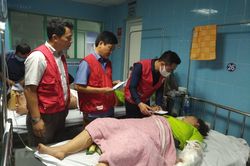 Hội Chữ thập Đỏ thăm hỏi nạn nhân vụ lật xe tại Quảng Bình