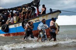 Malaysia tìm thấy 26 người Rohingya mất tích ngoài khơi
