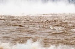 Tin mới nhất về lũ lụt tồi tệ ở Trung Quốc: Mưa không ngớt, đập lớn nhất thế giới oằn mình chịu sức ép